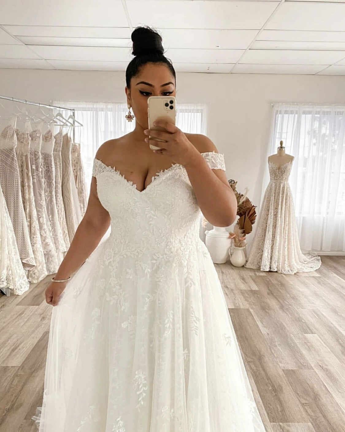 Top Trends: Wedding Dress Plus Size A-Line Off The Shoulder Lace Applique Tulle Backless Robe De Mariée Orienta Sweep Train Gown Custom Made Shoppable Styles - Image 4