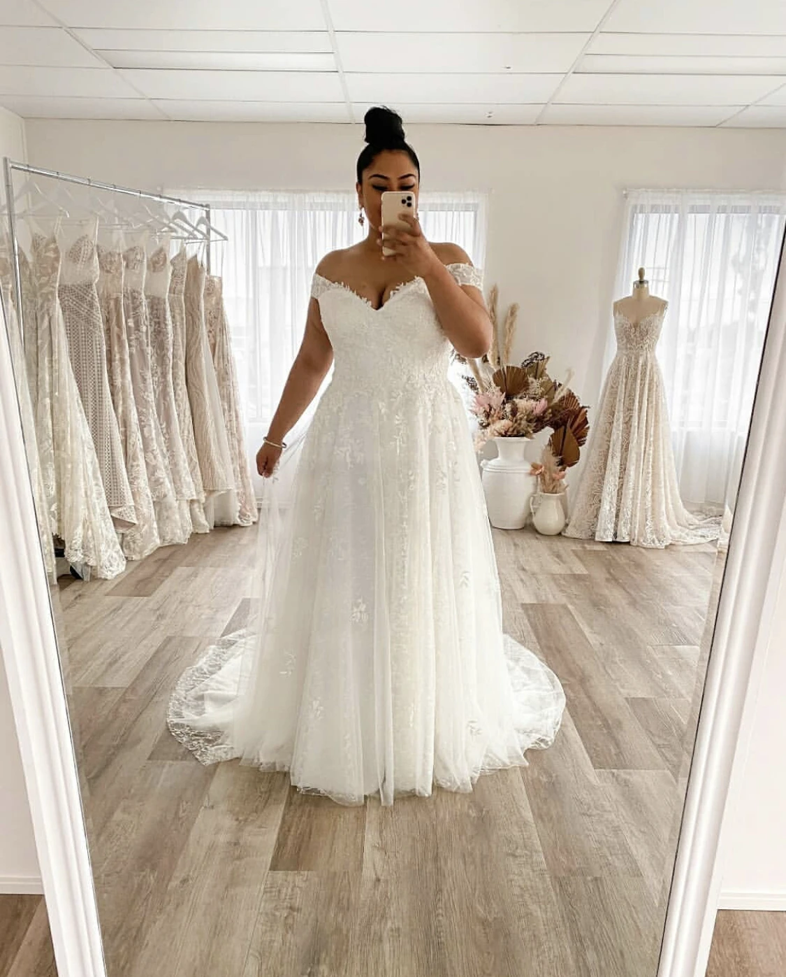 Top Trends: 2022 Plus Size A-Line Off Shoulder Lace Applique Wedding Dress Tulle Backless Robe De Mariée Orienta Bridal Gown Custom Made Shoppable Styles