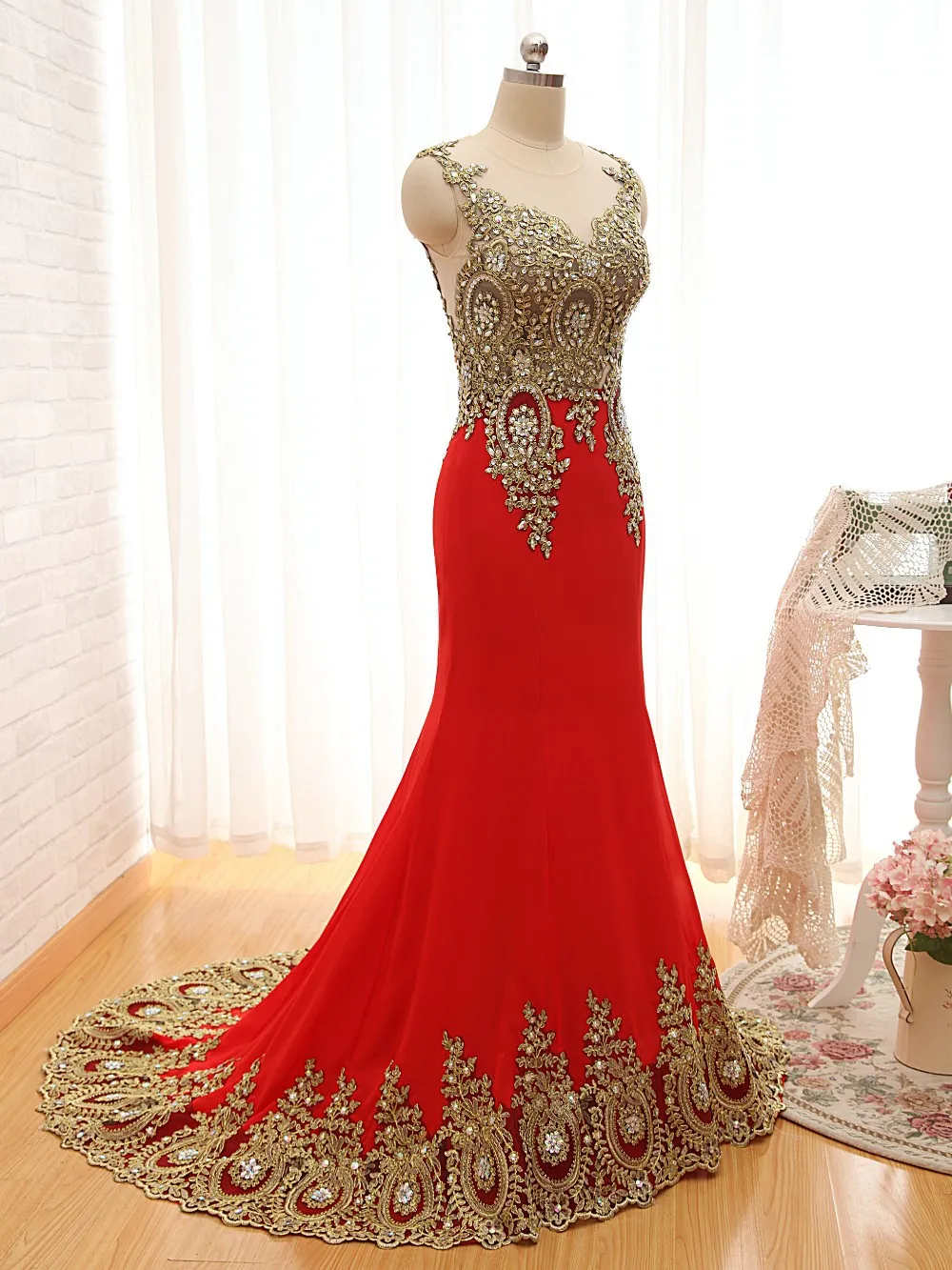 Top Trends: Elegant 2018 New Design Gold Embroidery Mermaid Evening Dresses Black Red Lace Evening Gowns Patterns Bridesmaid Dresses Long Shoppable Styles