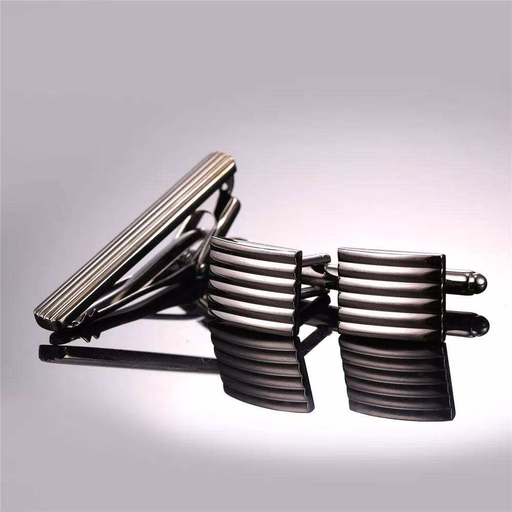 Komplekt mansetinööpidest ja lipsunõelast | kujundav pilt e-kaubamaja pildikogust