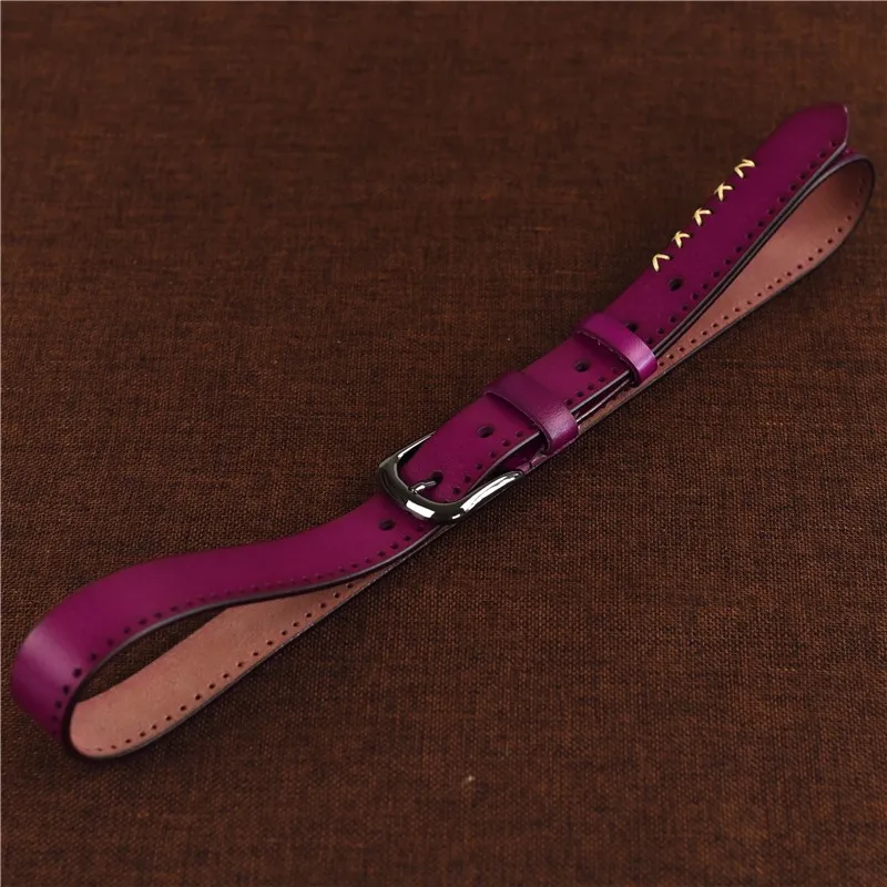 lilla nahast vöö metallist pandlaga pruuni tausta peal