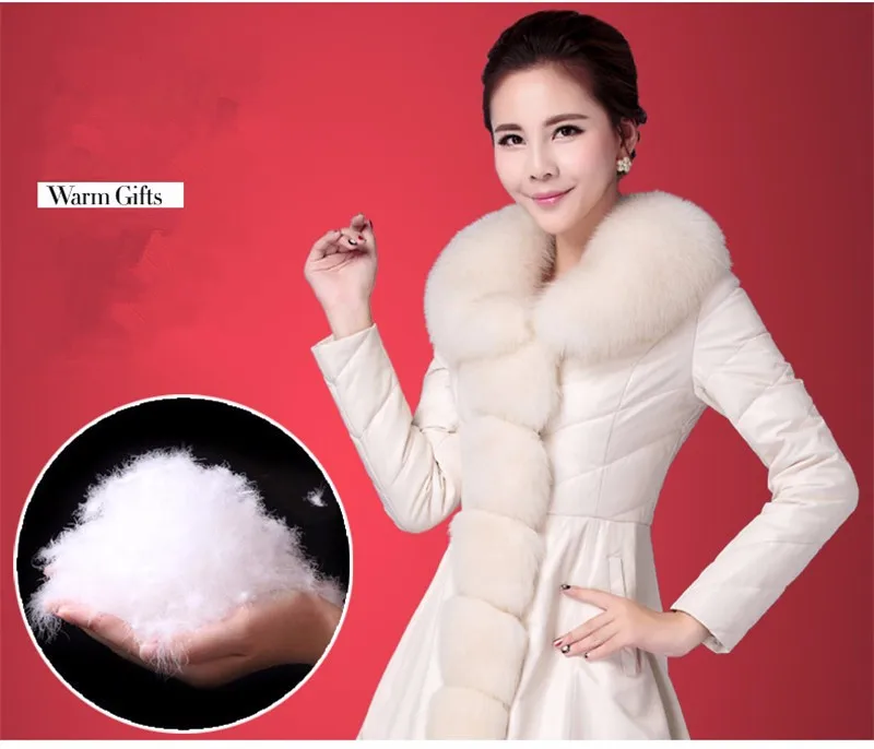 valge kellukesekujuline mantel koheva kraega