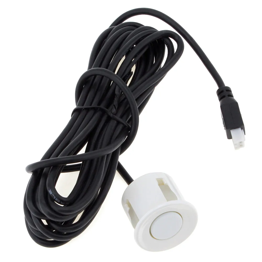 valge parkimisandur koos musta juhtmega