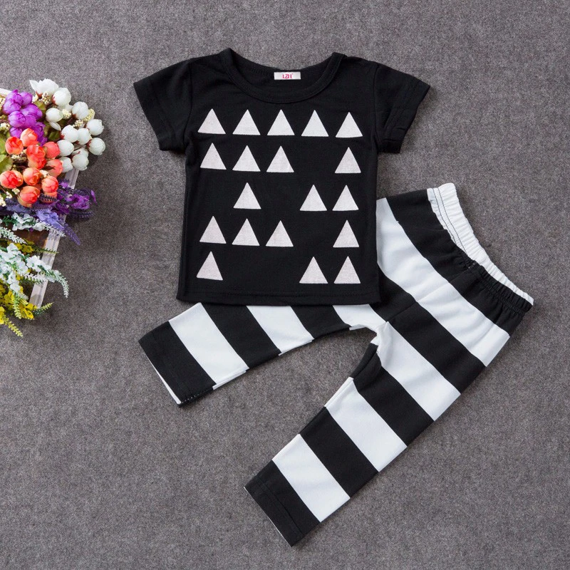 Komplekt T-särgist ja pükstest | kujundav pilt e-kaubamaja pildikogust