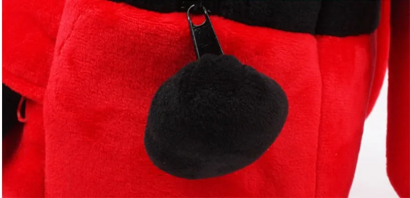 punane sametine seljakott musta detailiga