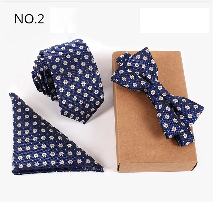 sinine kikilips, tavaline lips ja taskurätik lillemustriga