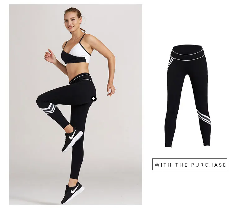 naine kannab musta ja valget push up spordirinnahoidjat ja musti retuuse