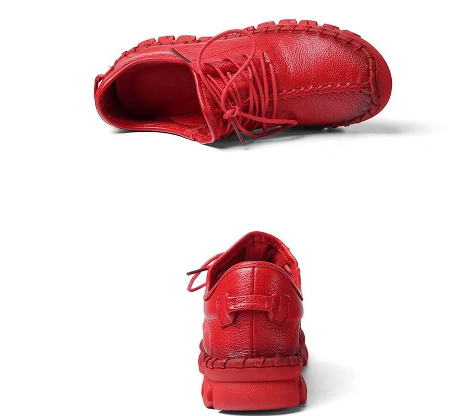 Mustast või punasest ehtsast nahast tossud | kujundav pilt e-kaubamaja pildikogust