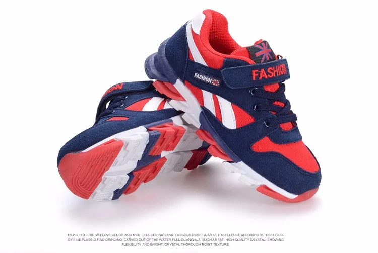 sinised ja punased laste jooksutossud valgete triipudega