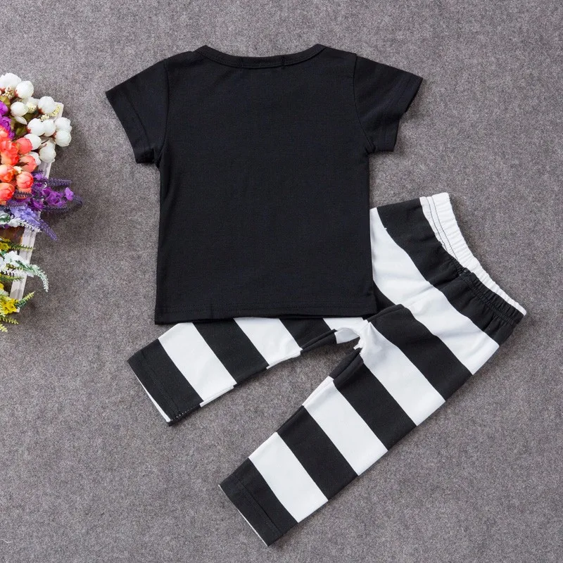 Komplekt T-särgist ja pükstest | kujundav pilt e-kaubamaja pildikogust