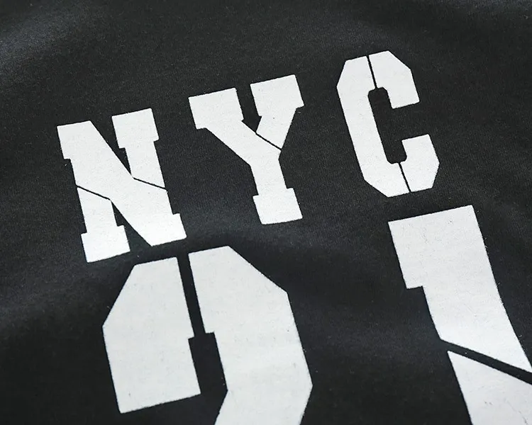 must kangas valgete katkiste tähtedega 'NYC'