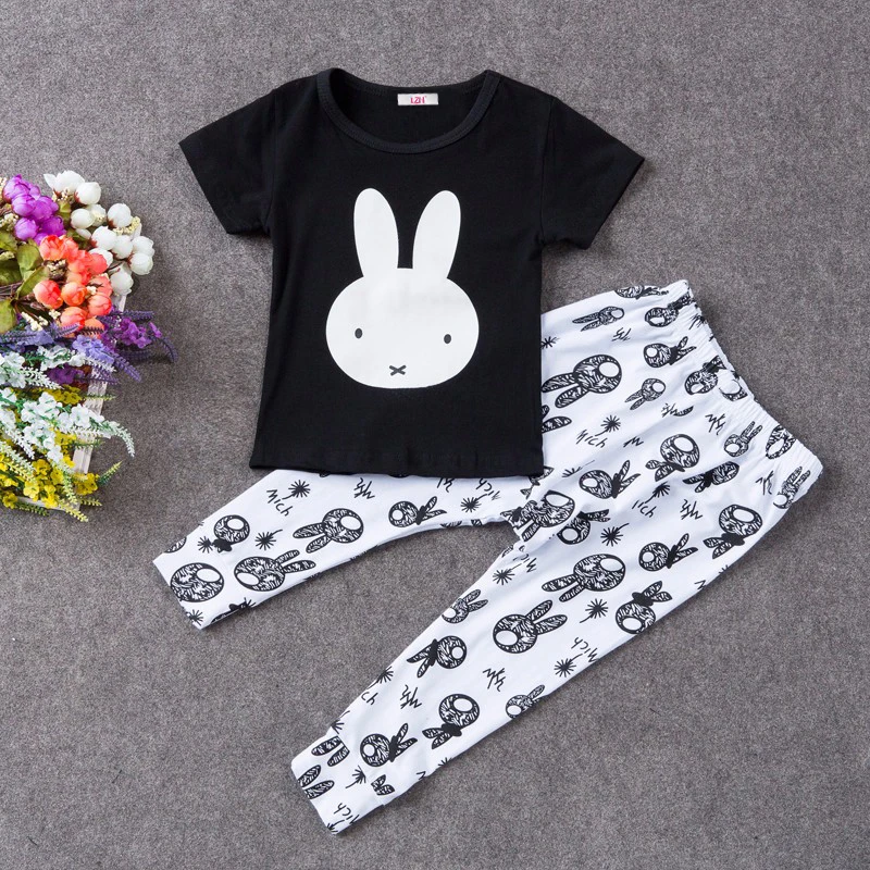 Komplekt T-särgist ja pükstest | kujundav pilt e-kaubamaja pildikogust