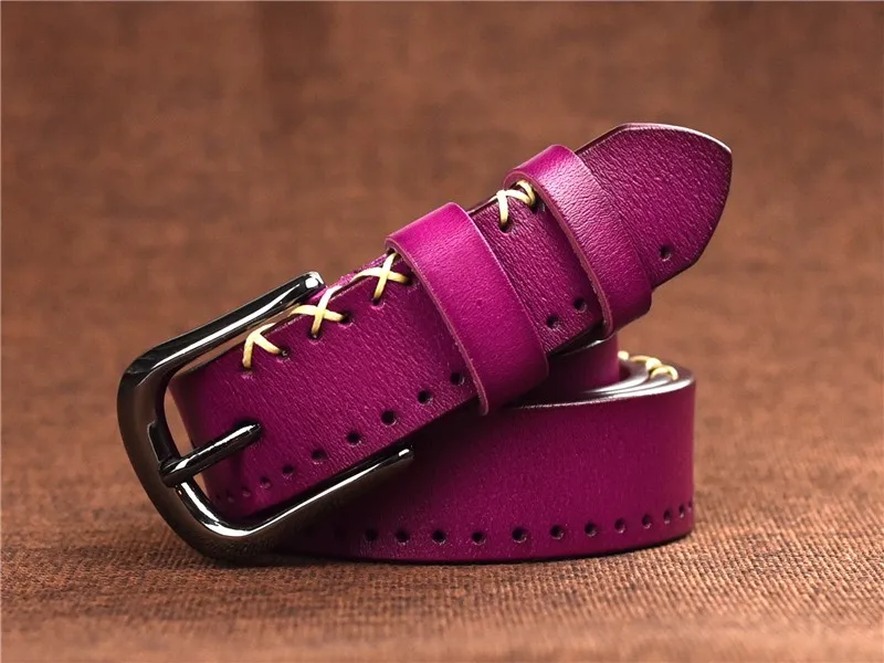 lilla nahast vöö naistele, millel on metallist pannal ja dekoratiivsed õmblused