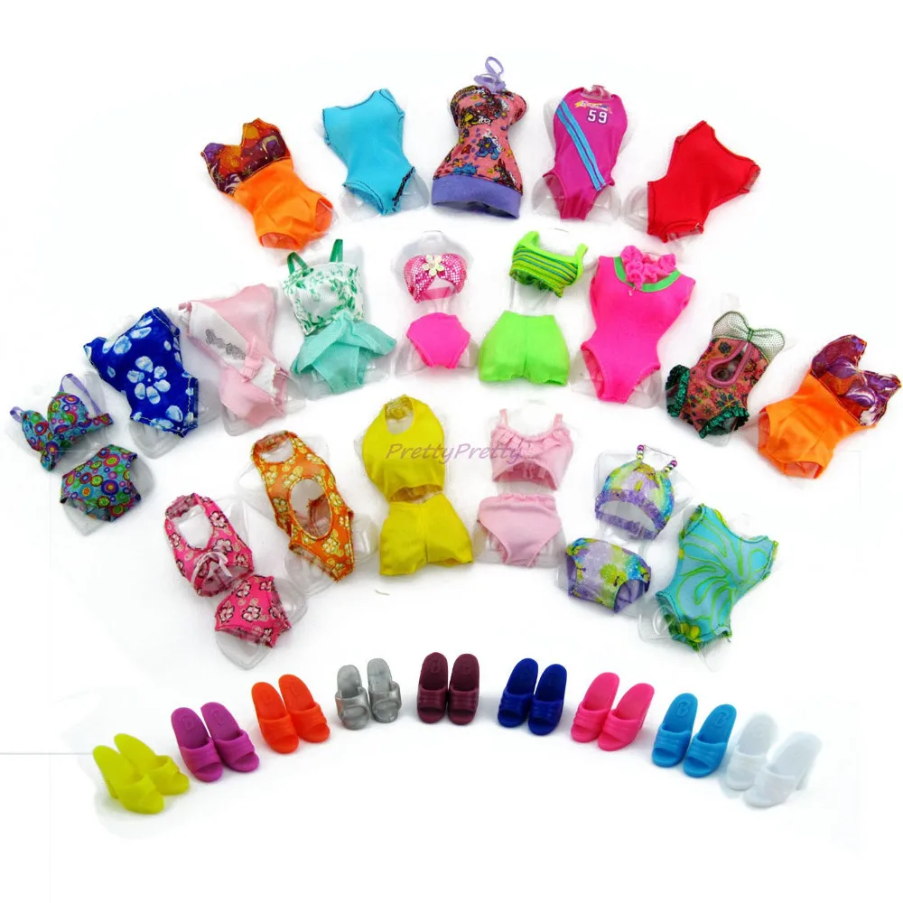 erinevates värvides ja mustrites rannariiete komplekt koos kingadega