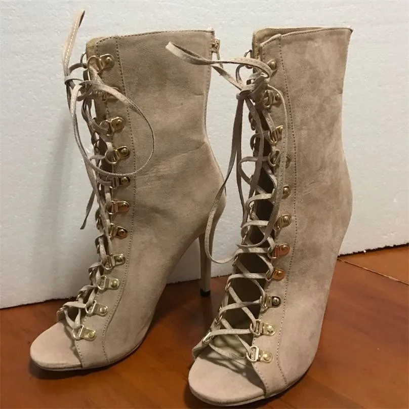 beežid kõrge kontsaga saapad paelte ja avatud varbaga