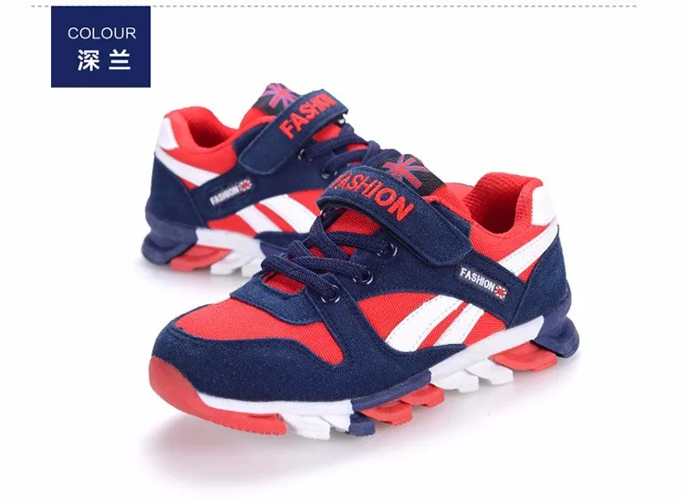 sinised ja punased laste jooksutossud valgete triipudega