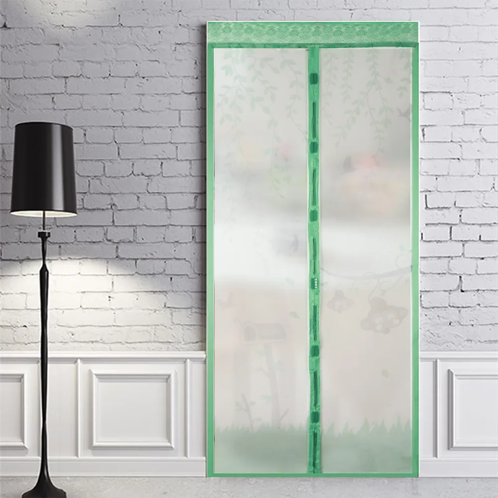 Lõbusa mustriga kardin uksele | kujundav pilt e-kaubamaja pildikogust