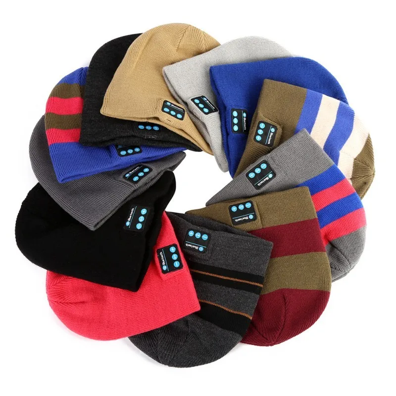 erinevat värvi bluetoothiga talvemütsid ringikujuliselt paigutatud