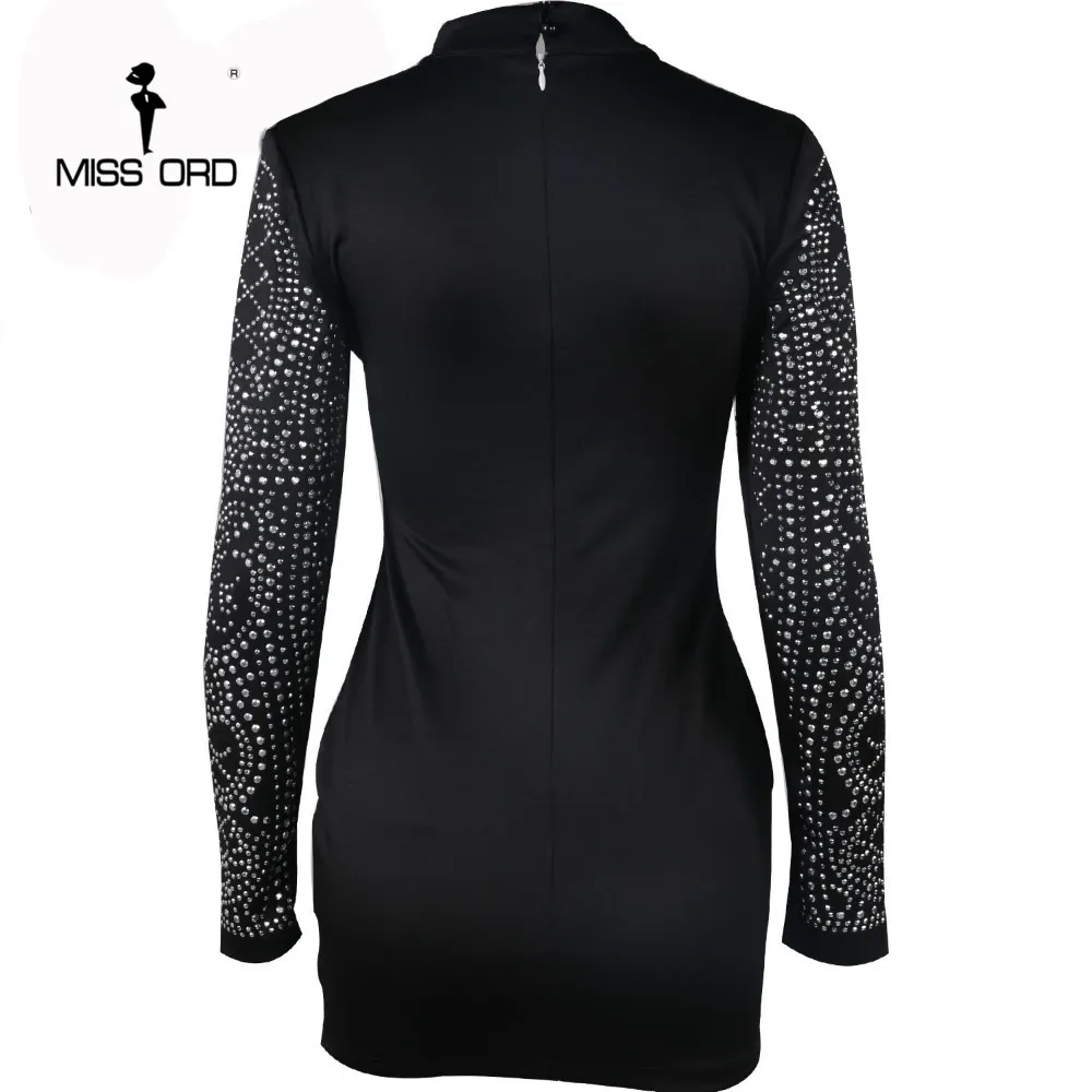 must minikleit pikkade varrukatega, millel on sädelevad detailid