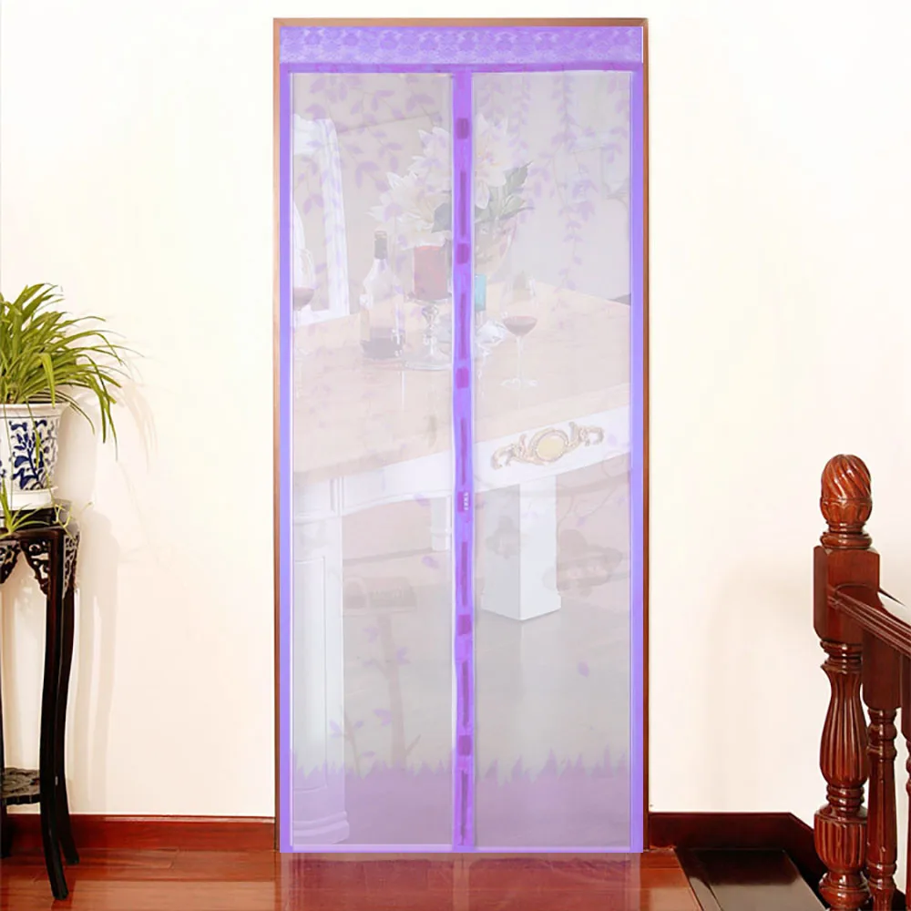 Lõbusa mustriga kardin uksele | kujundav pilt e-kaubamaja pildikogust