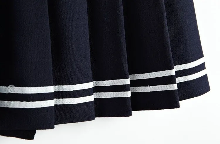 tumesinine miniseelik valgete triipudega allääres