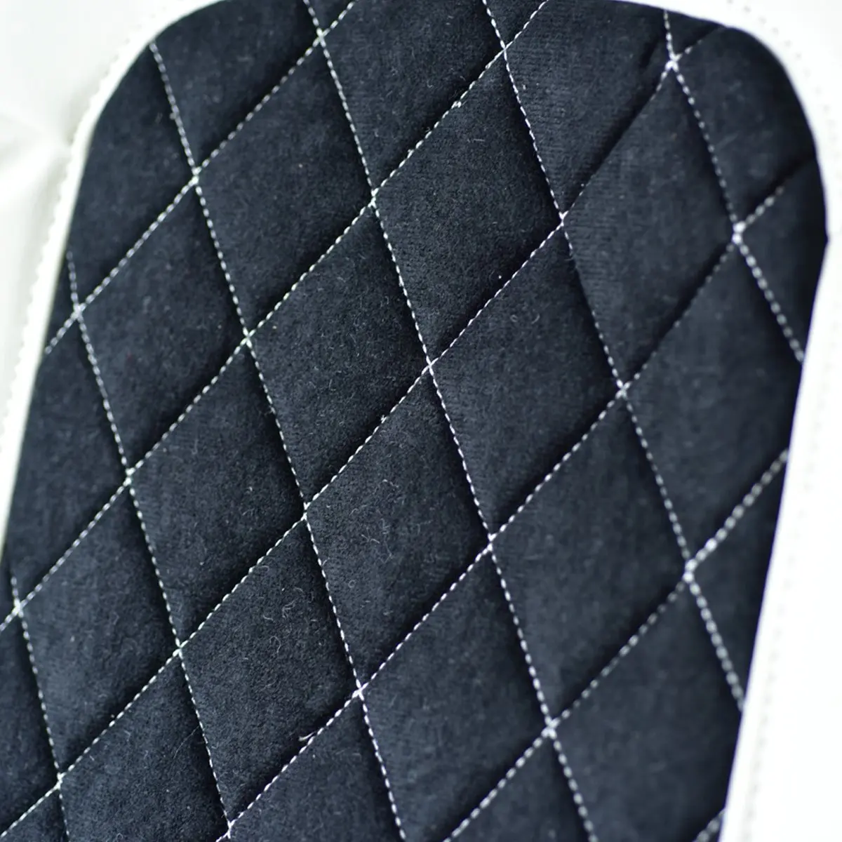 Kahevärvilised istmekatted polüesterist | kujundav pilt e-kaubamaja pildikogust