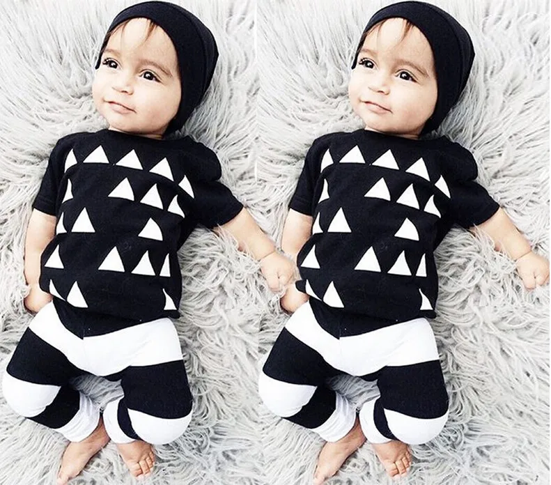 Komplekt T-särgist ja pükstest | kujundav pilt e-kaubamaja pildikogust