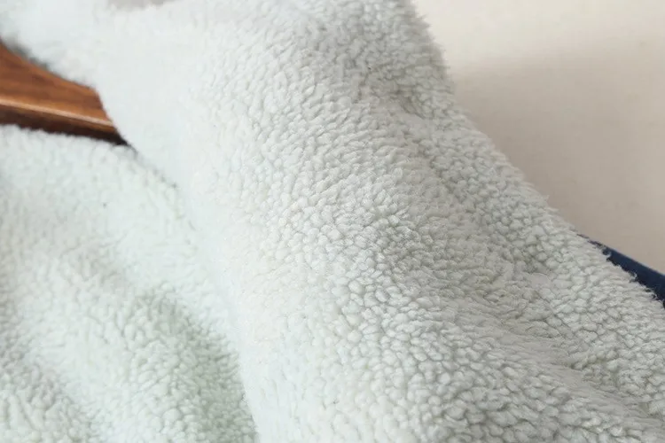 pehme valge fliisvooder teksatagi sees