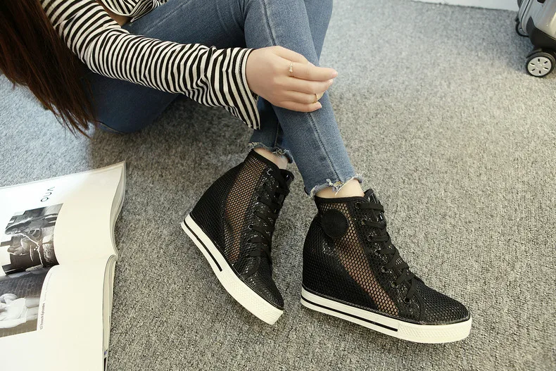 mustad platvormtallaga naiste tossud võrkpaneelidega