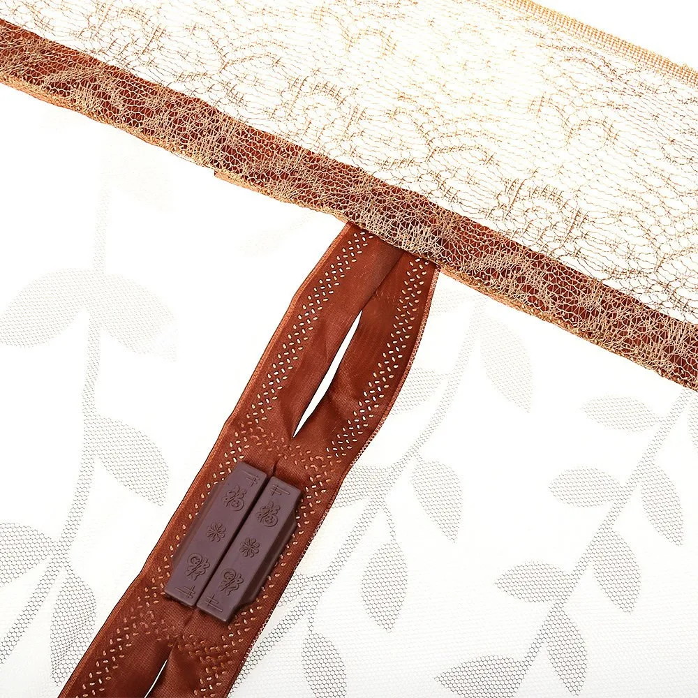 Lõbusa mustriga kardin uksele | kujundav pilt e-kaubamaja pildikogust