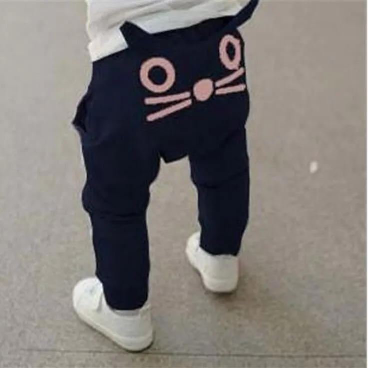 tumesinised beebipüksid kassi näoga tagaküljel