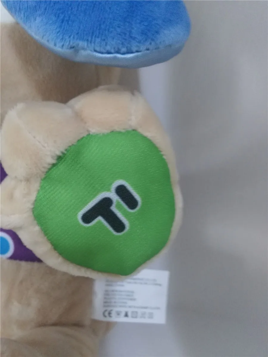 pehme mängukoera käpp rohelise nupuga, millel on tähed