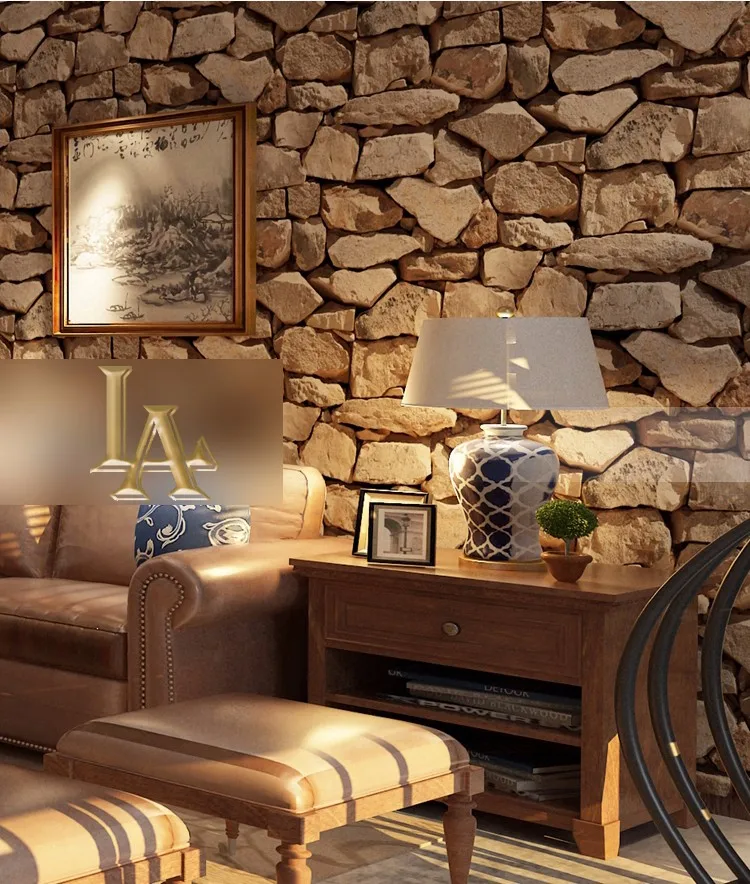 elutuba kivimustrilise tapeediga seinal, nahkdiivan, puidust laud ja lamp