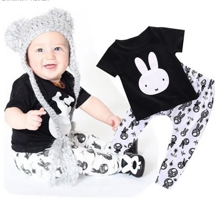 Komplekt T-särgist ja pükstest | kujundav pilt e-kaubamaja pildikogust