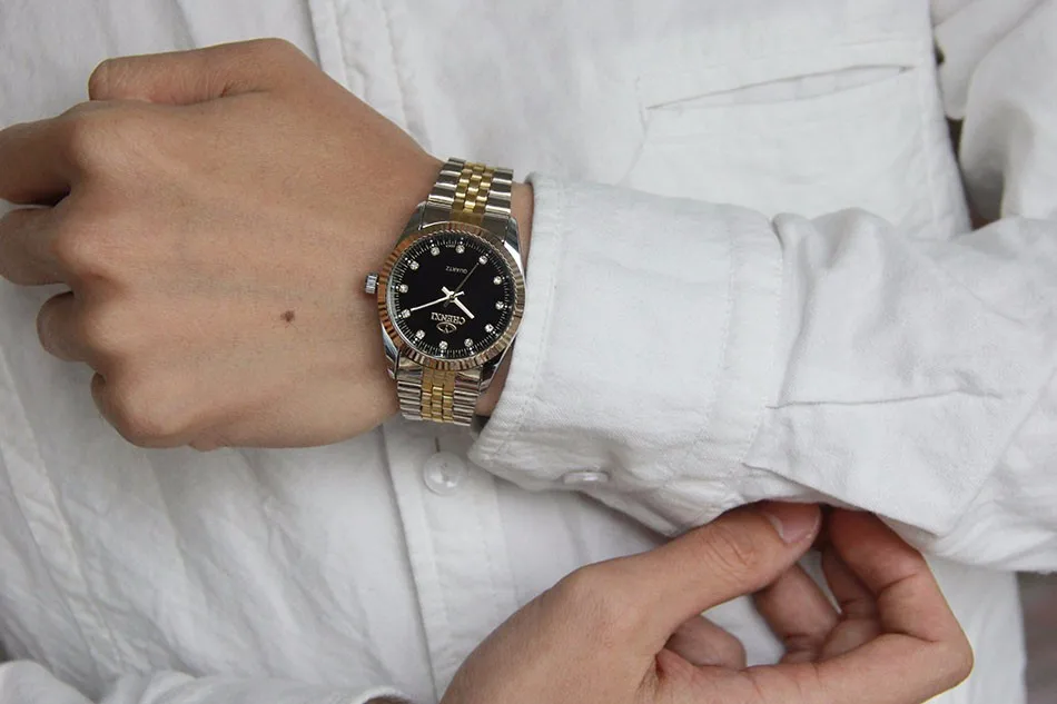 Klassikalised käekellad naistele ja meestele | kujundav pilt e-kaubamaja pildikogust