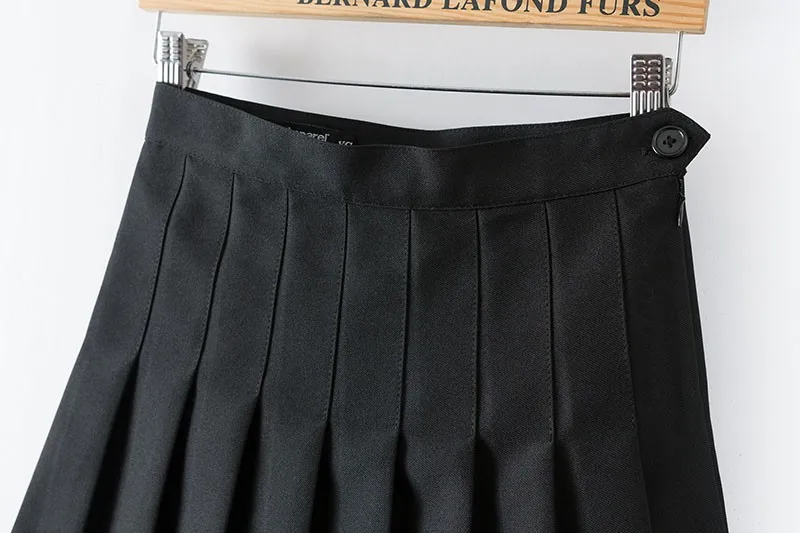 must volditud miniseelik riidepuul