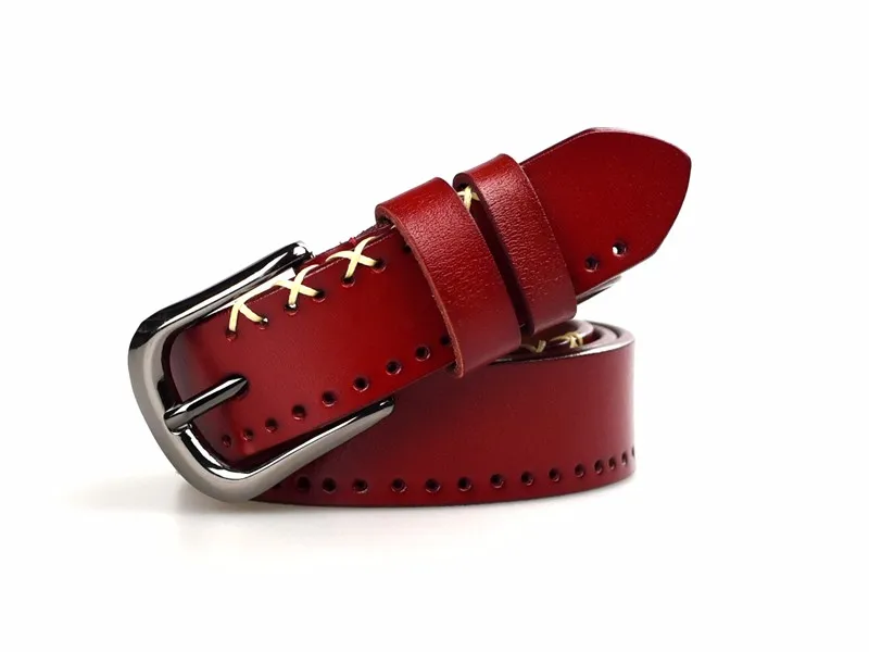 punane nahast vöö naistele, millel on metallist pannal ja dekoratiivsed õmblused