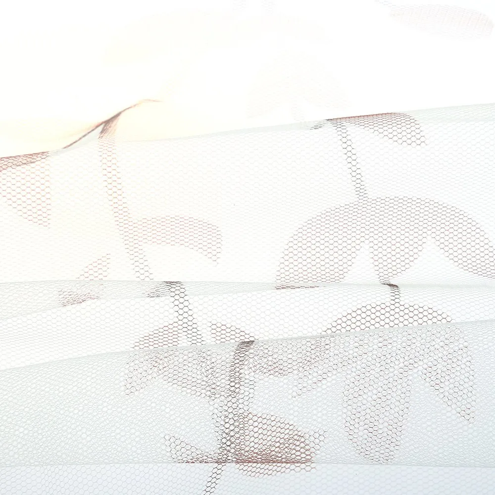 Lõbusa mustriga kardin uksele | kujundav pilt e-kaubamaja pildikogust