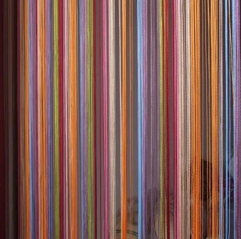 värviline nöörkardin erinevates toonides