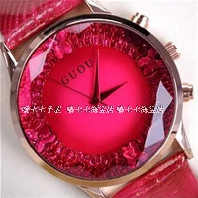 punase nahast rihmaga naiste käekell sädeleva sihverplaadiga