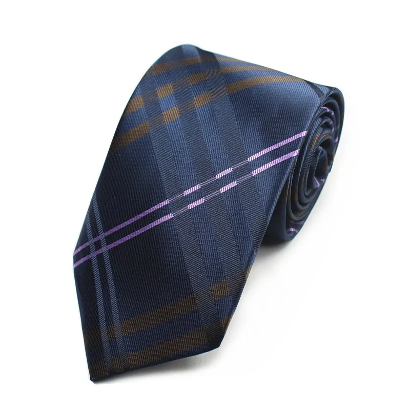 Moodsad siidist lipsud koos mansetinööpidega kinkekarbikeses | kujundav pilt e-kaubamaja pildikogust