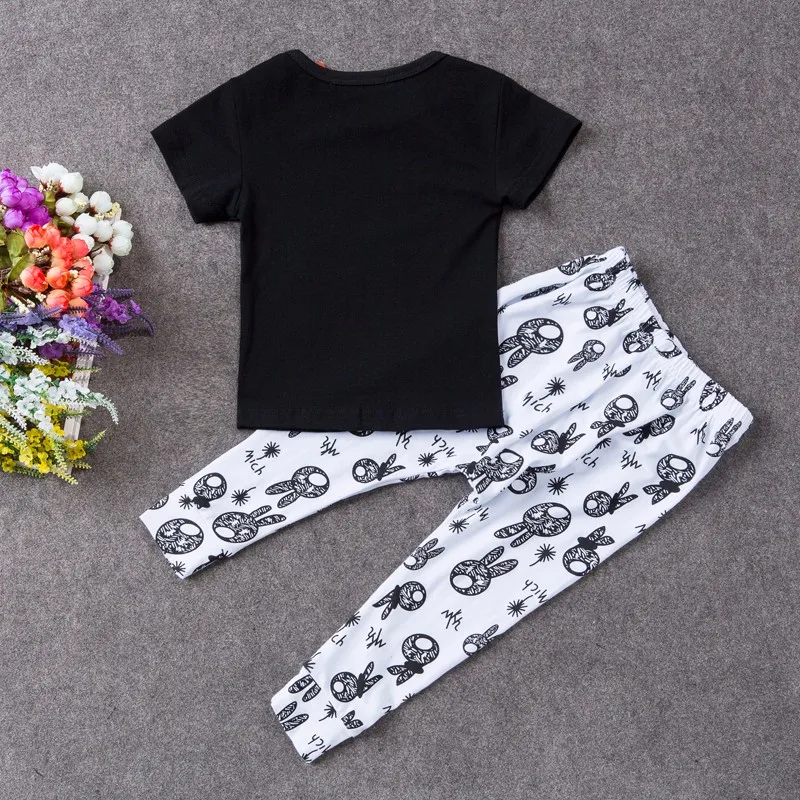 Komplekt T-särgist ja pükstest | kujundav pilt e-kaubamaja pildikogust