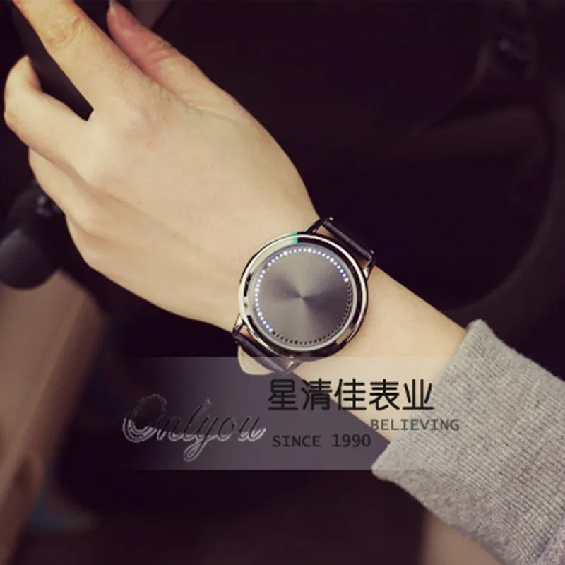 minimalistliku disainiga meeste käekell nahkrihmaga