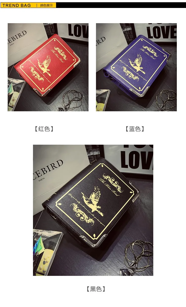 kolm gooti stiilis raamatu kujundusega õlakotti erinevates värvides: punane, sinine ja must