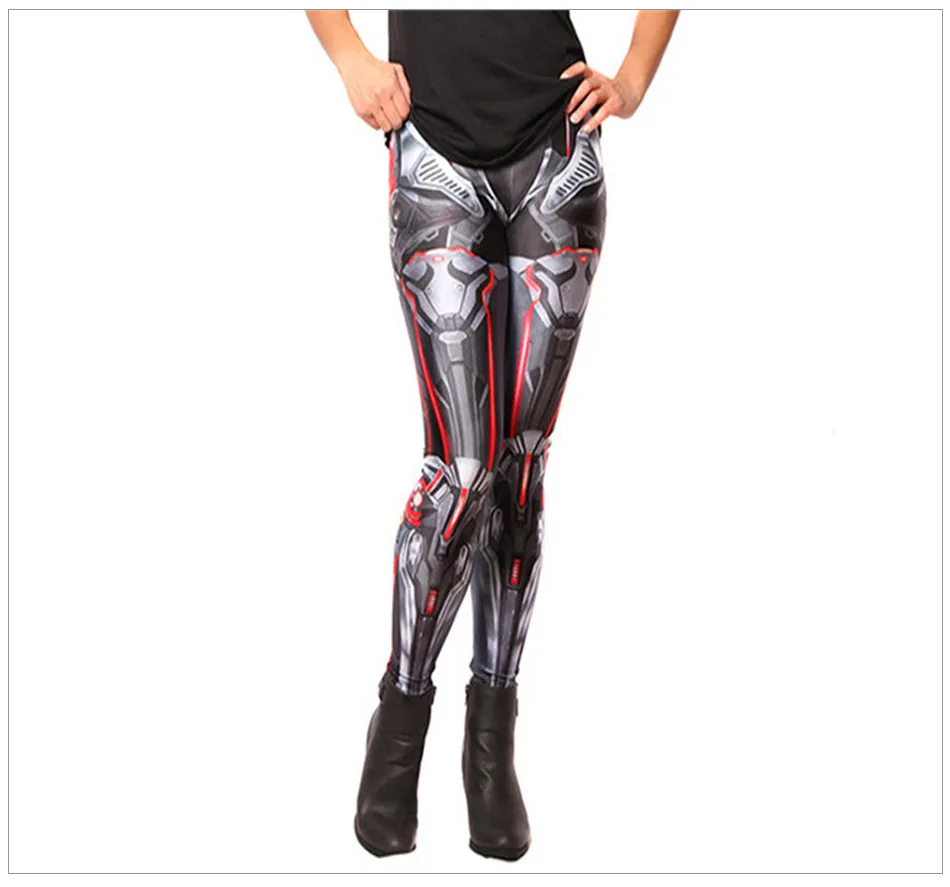 naine kannab musta ja halli mustriga retuuse, millel on punased detailid