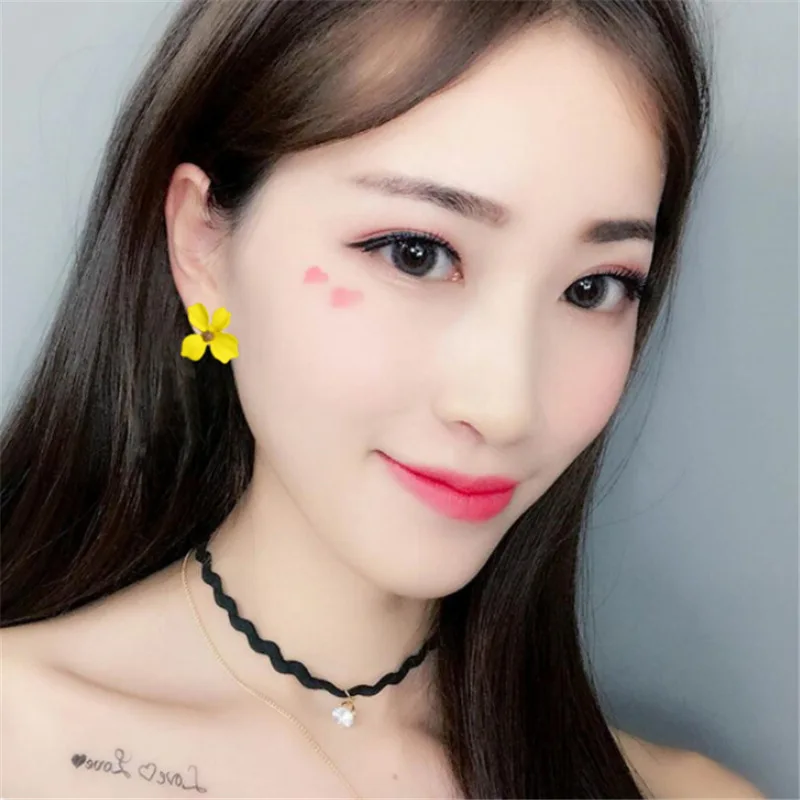 Top Trends: Korean Cute Small Flower Stud Earrings For Women Fresh And Sweet Statement Earring Girl 2019 Fashion Jewelry Shoppable Styles - Image 2