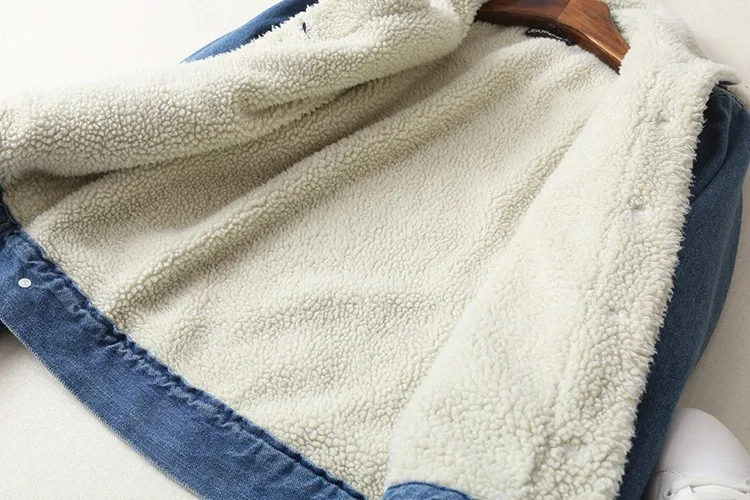 soe teksatagi lambavillase voodriga, avatud esiküljega