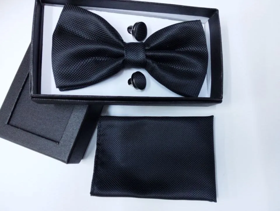 must kikilips ja mansetinööbid karbis