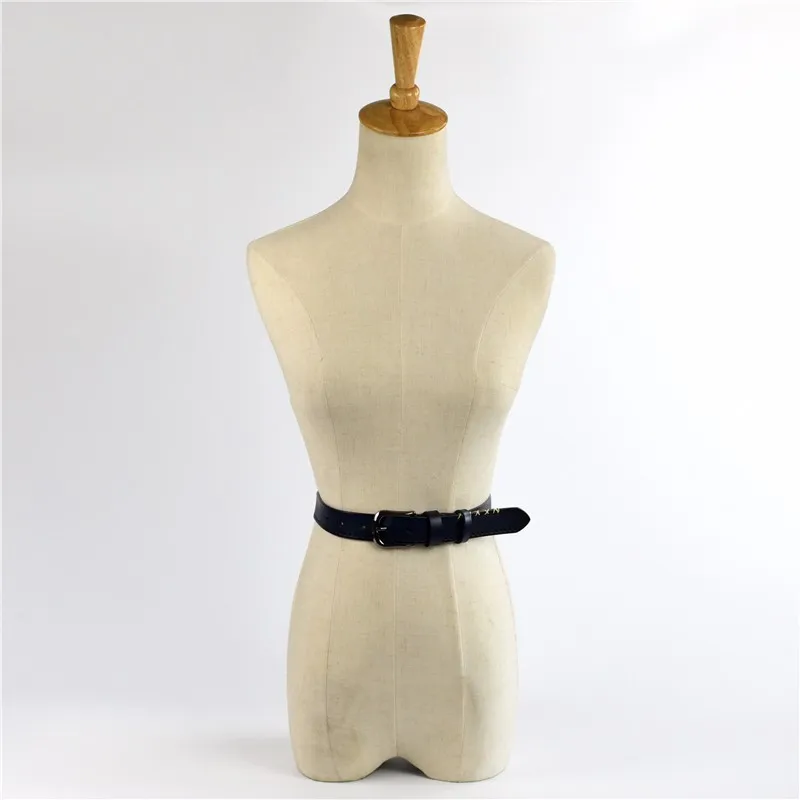 must nahast vöö mannekeenil