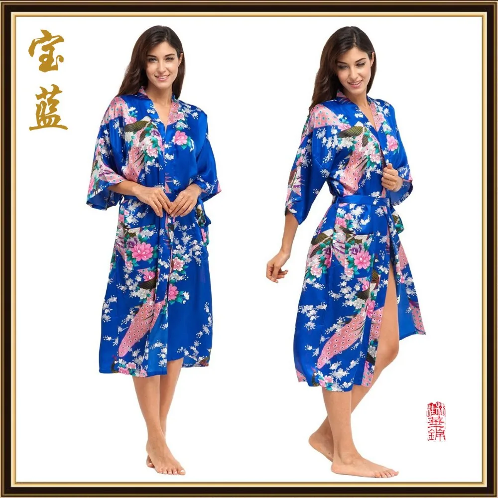 Satiinist lilleline pikk hommikumantel naistele | kujundav pilt e-kaubamaja pildikogust